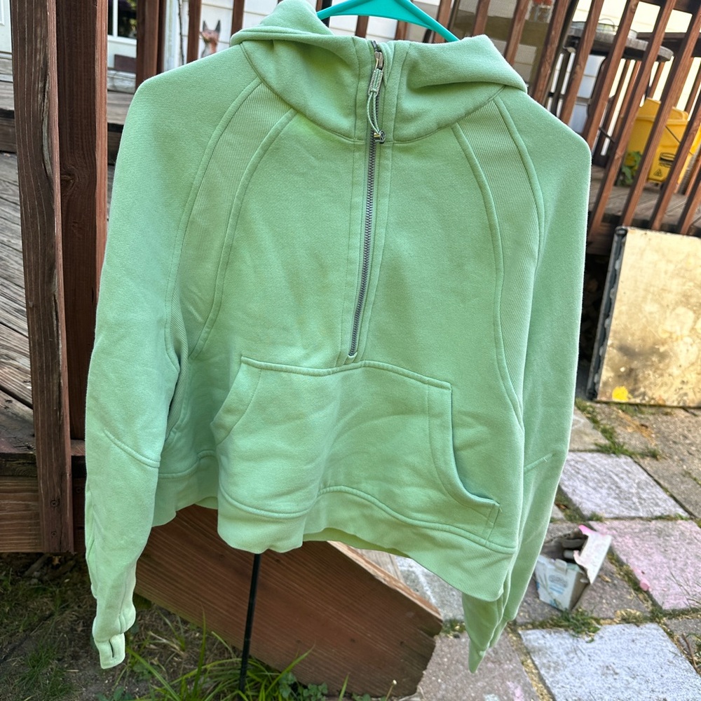 LULULEMON creamy mint hooded scuba size M/L